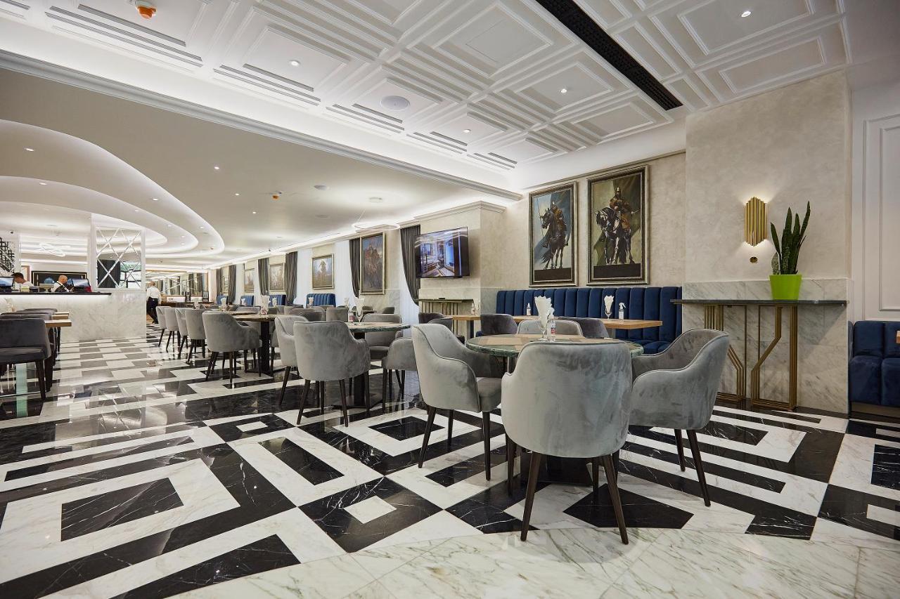 A Hoteli - Hotel Park Vrnjacka Banja Luaran gambar The lounge at the airport