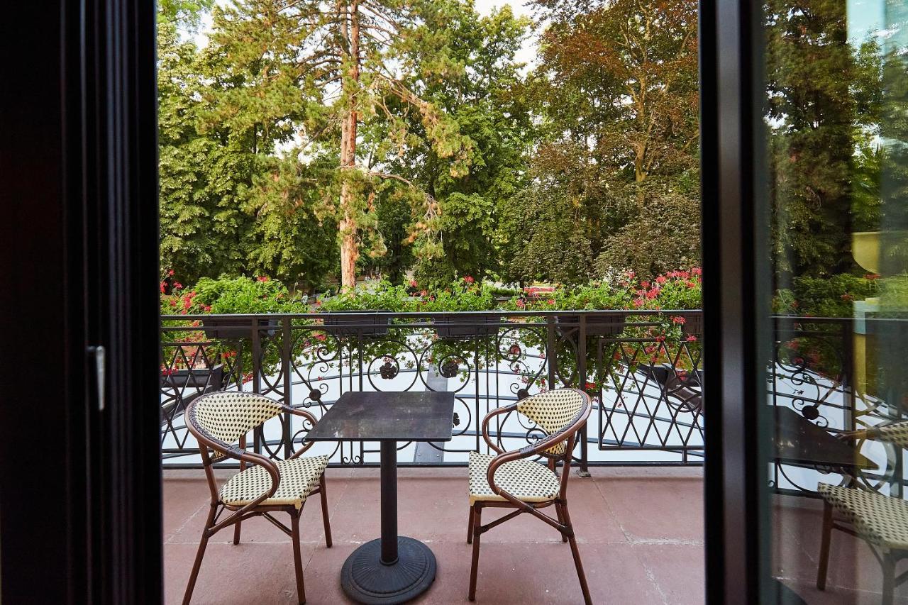 A Hoteli - Hotel Park Vrnjacka Banja Luaran gambar A balcony in Paris