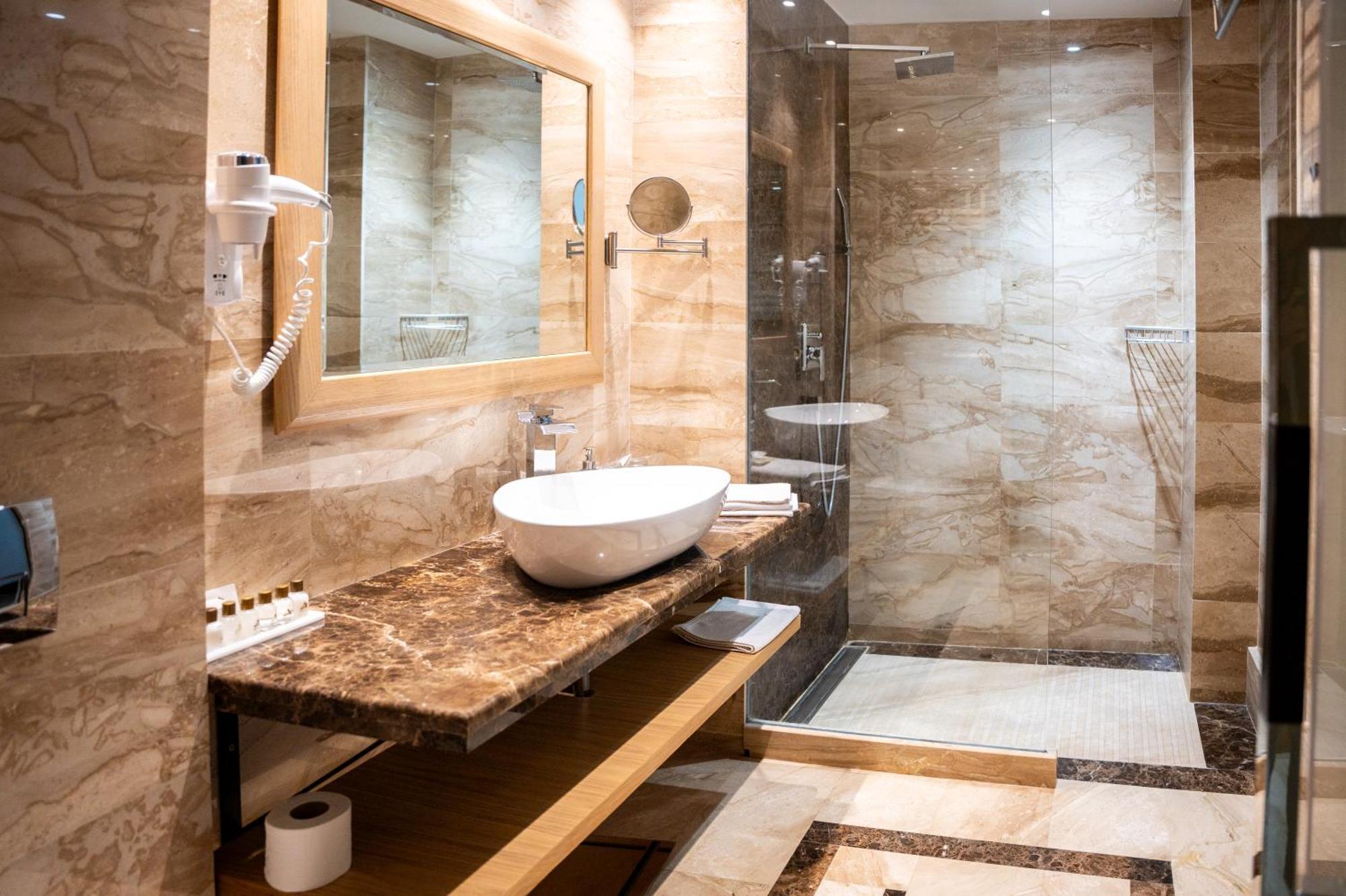 A Hoteli - Hotel Park Vrnjacka Banja Luaran gambar Bathroom