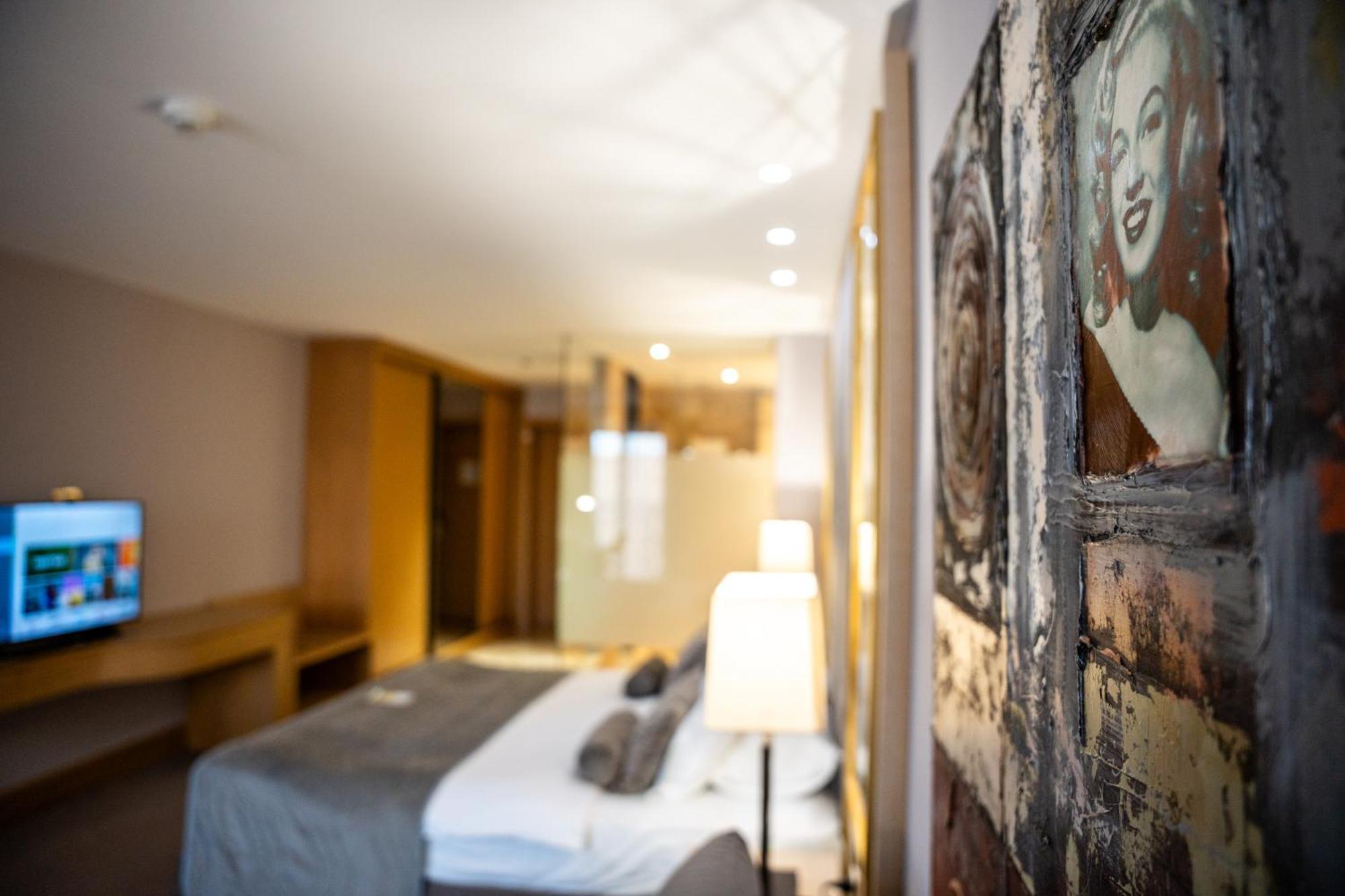 A Hoteli - Hotel Park Vrnjacka Banja Luaran gambar A room at the hotel